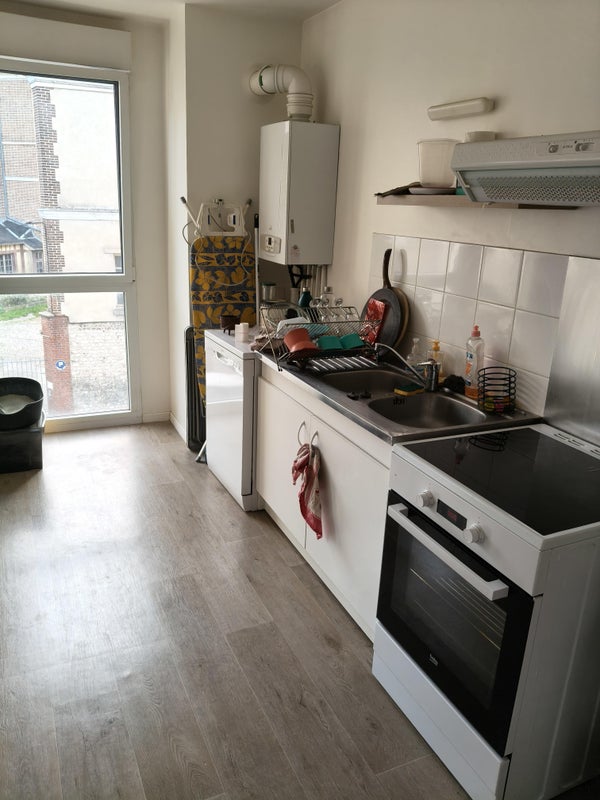 Photo 1: Cuisine ouverte sur le salon