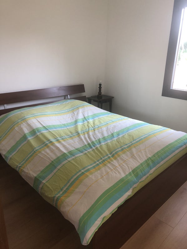 Photo 1: chambre 2 -partage salle d eau avec chambre 1