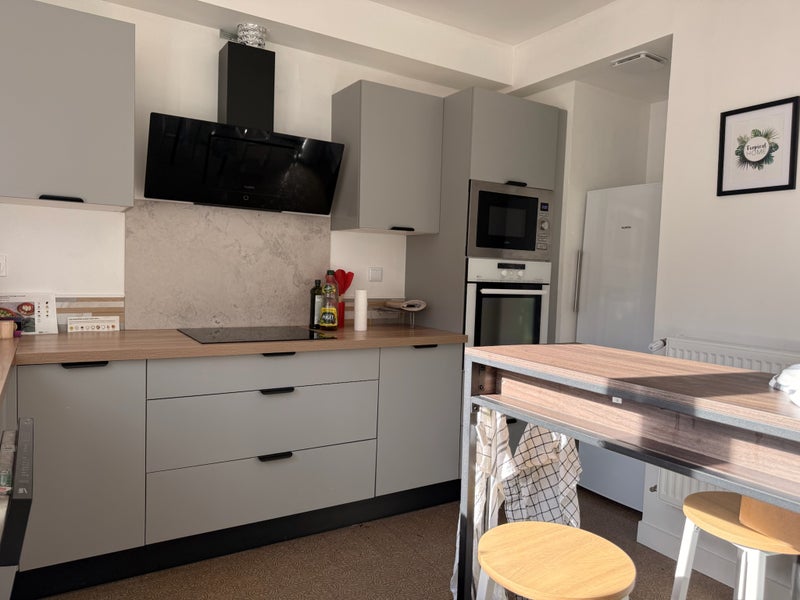Photo 1: Cuisine équipée complète + Frigo + Congélateur séparé