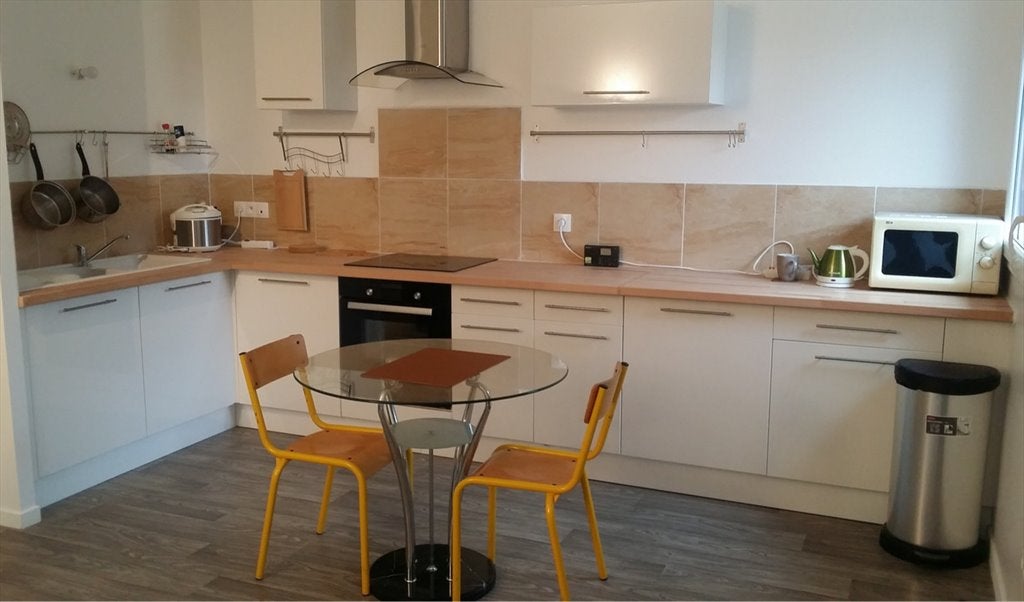 Colocation dans une maison récente proche Ligne T2 Photo principale