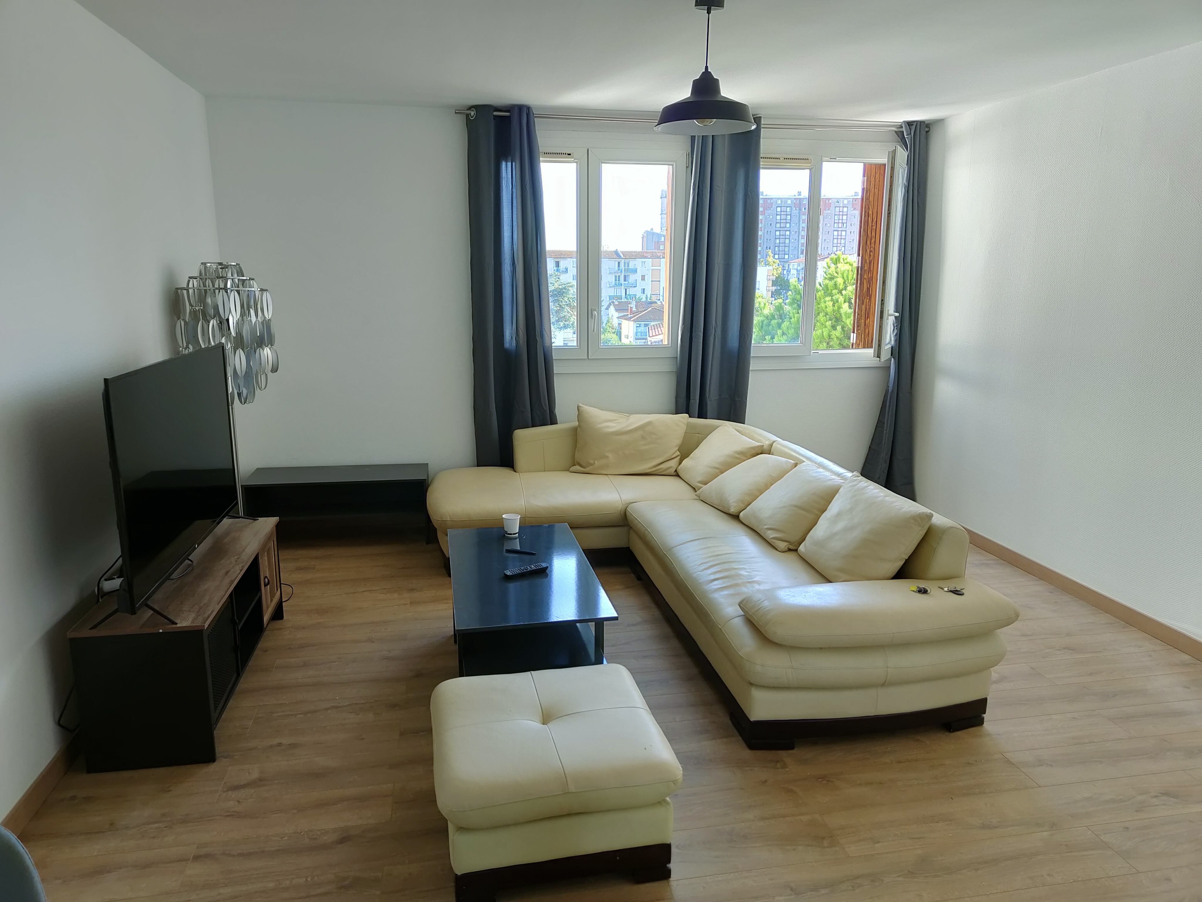 Chambre dans grand appartement Photo principale