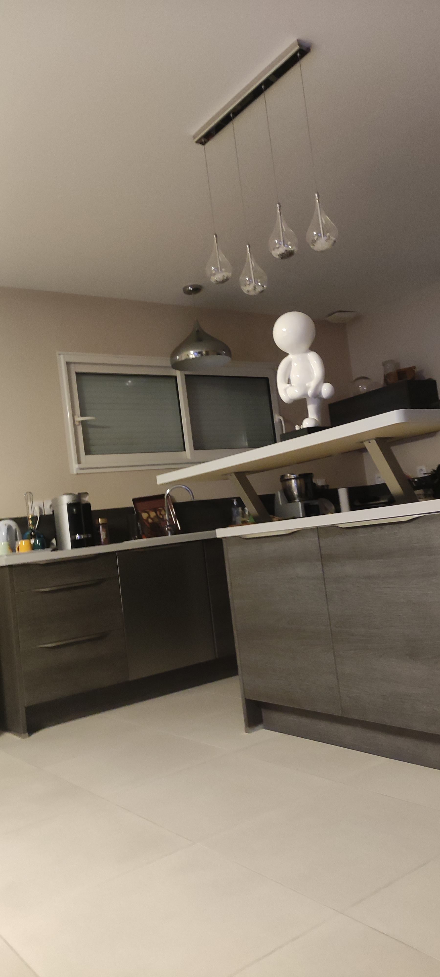 Chambre meublée dans une maison de plain-pied  Photo principale