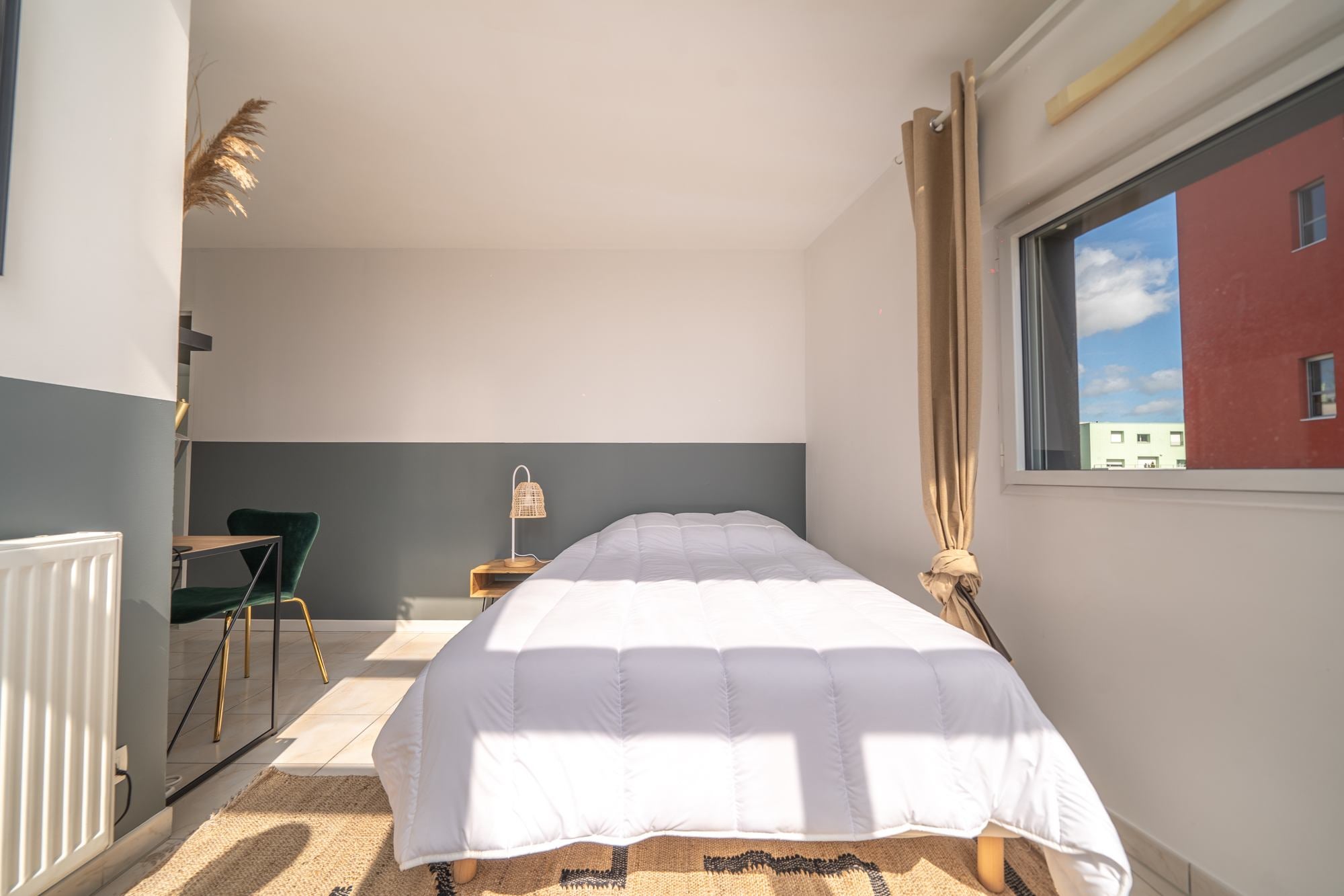 Emménage dans cette grande chambre de 15 m² en col Photo principale