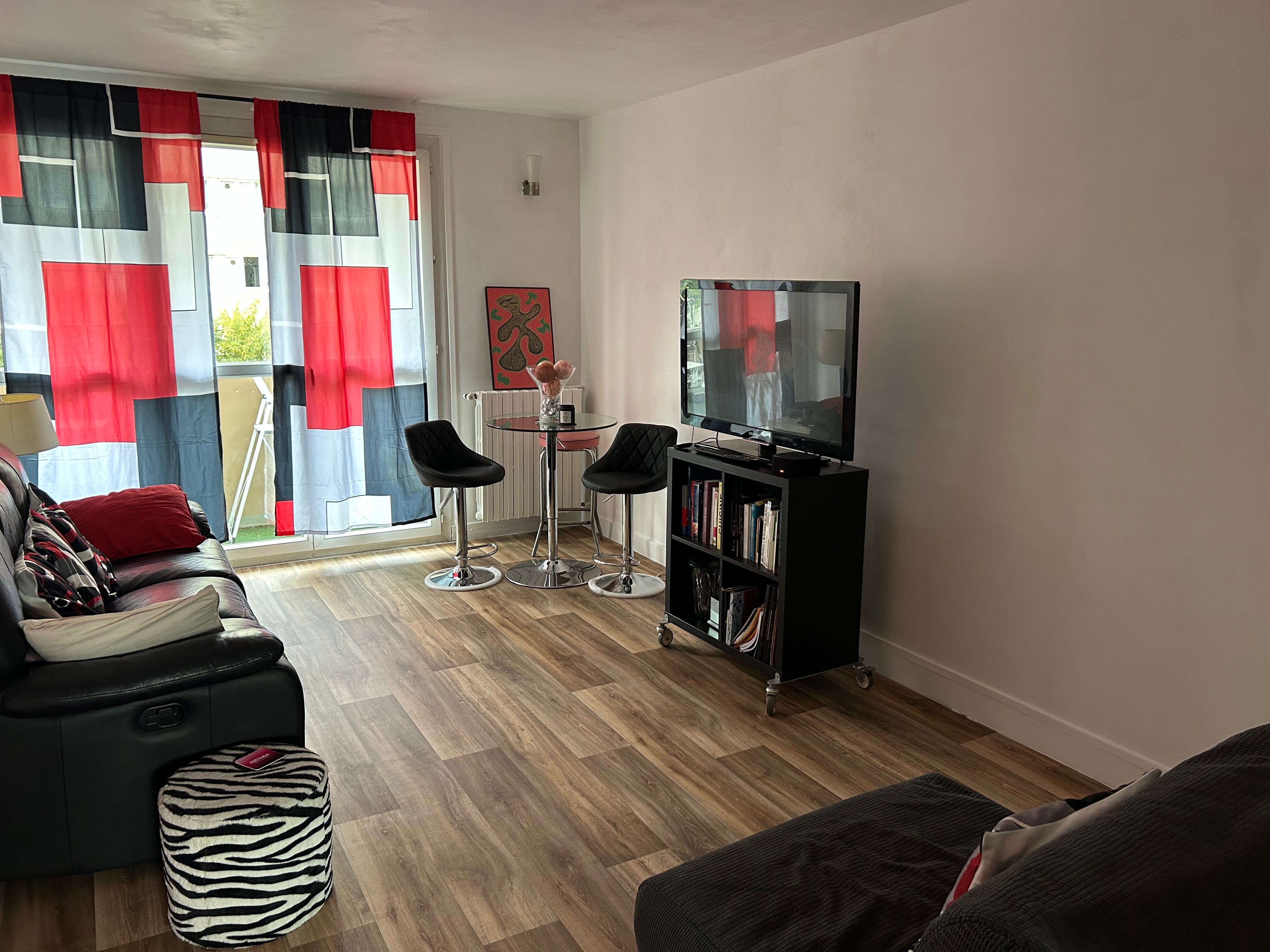 Loue chambre dans bel appartement Paris Centre. Photo principale