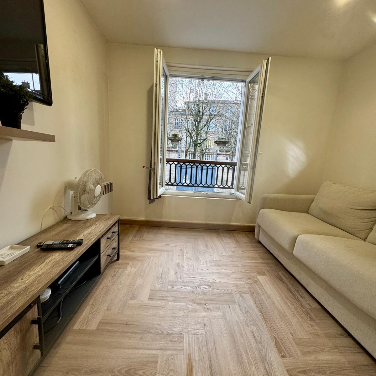 Colocation– Chambre privée dans 33 m² meublé-Paris Photo principale