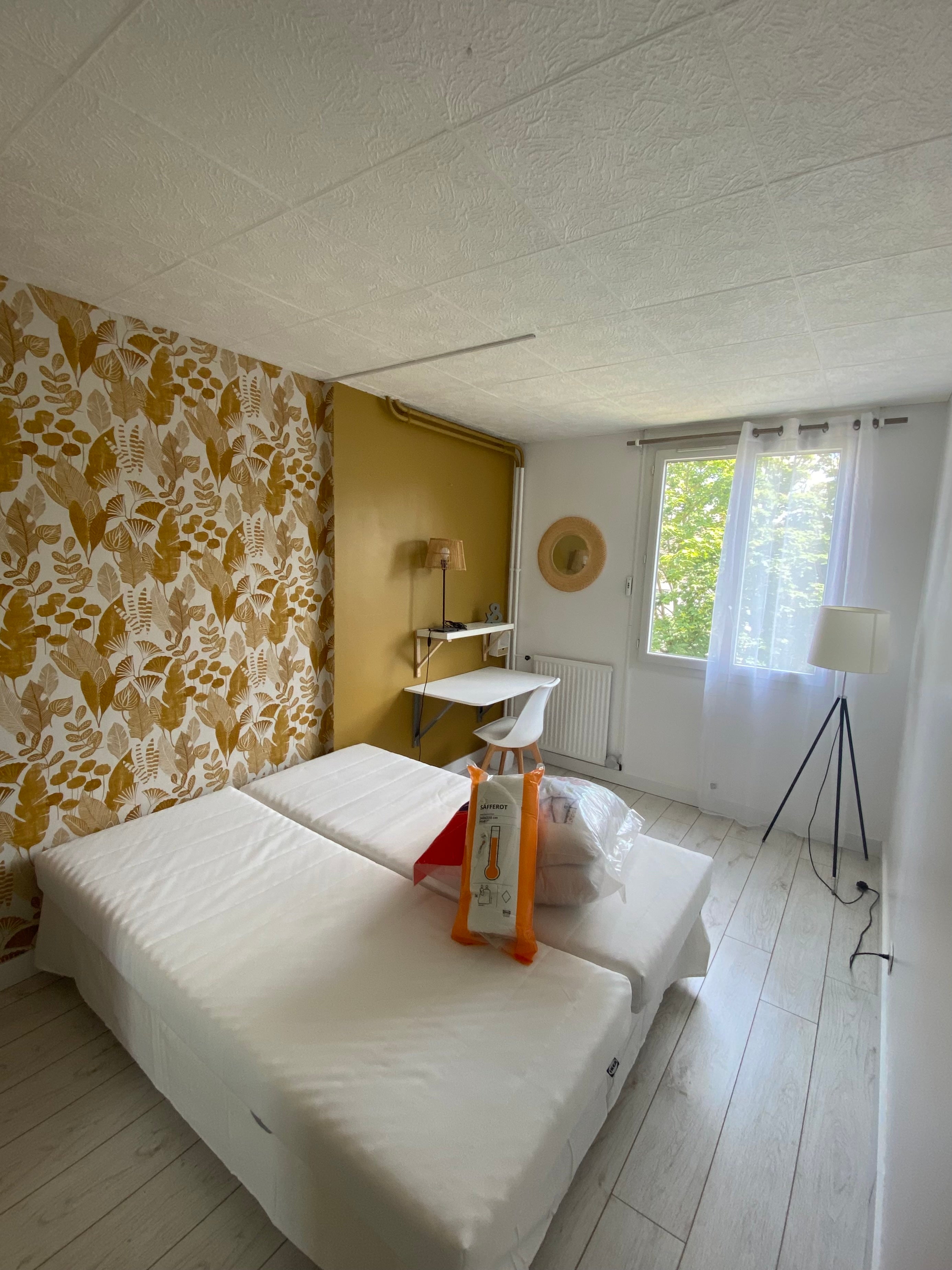Chambre Privée disponible en colocation meublée  Photo principale