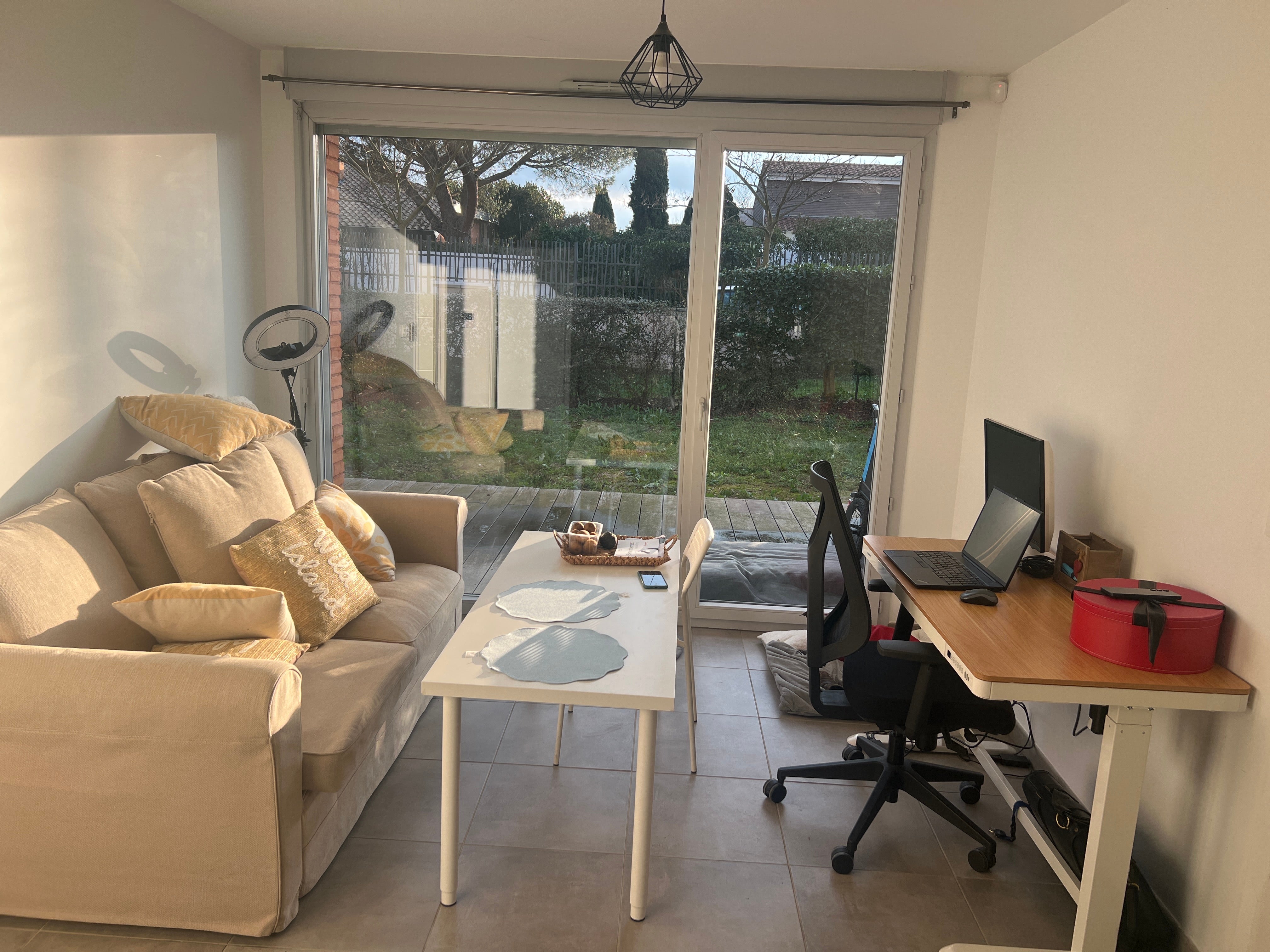 Je cherche une coloc qui m’aide avec mes chiennes Photo principale