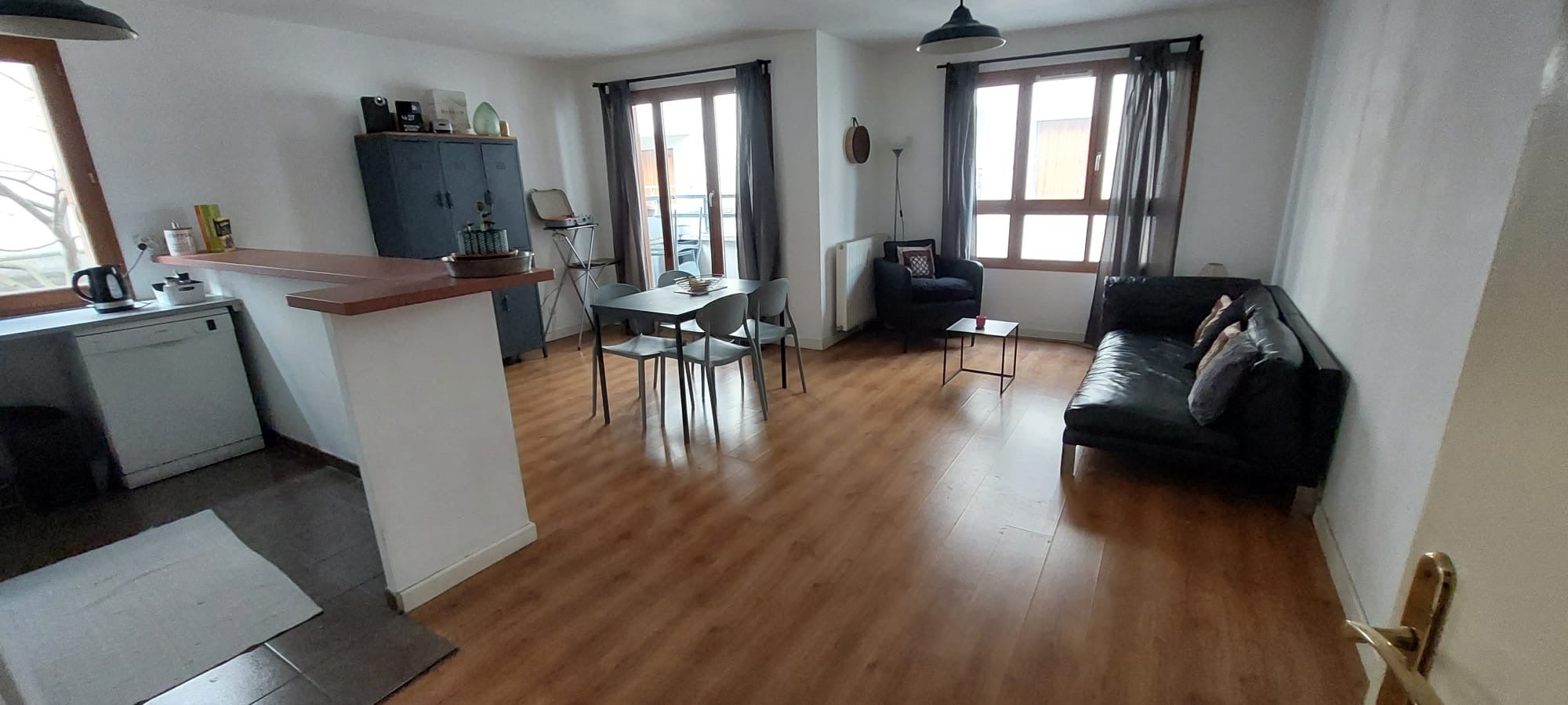 Chambre meublée avec salle de bain privée Photo principale