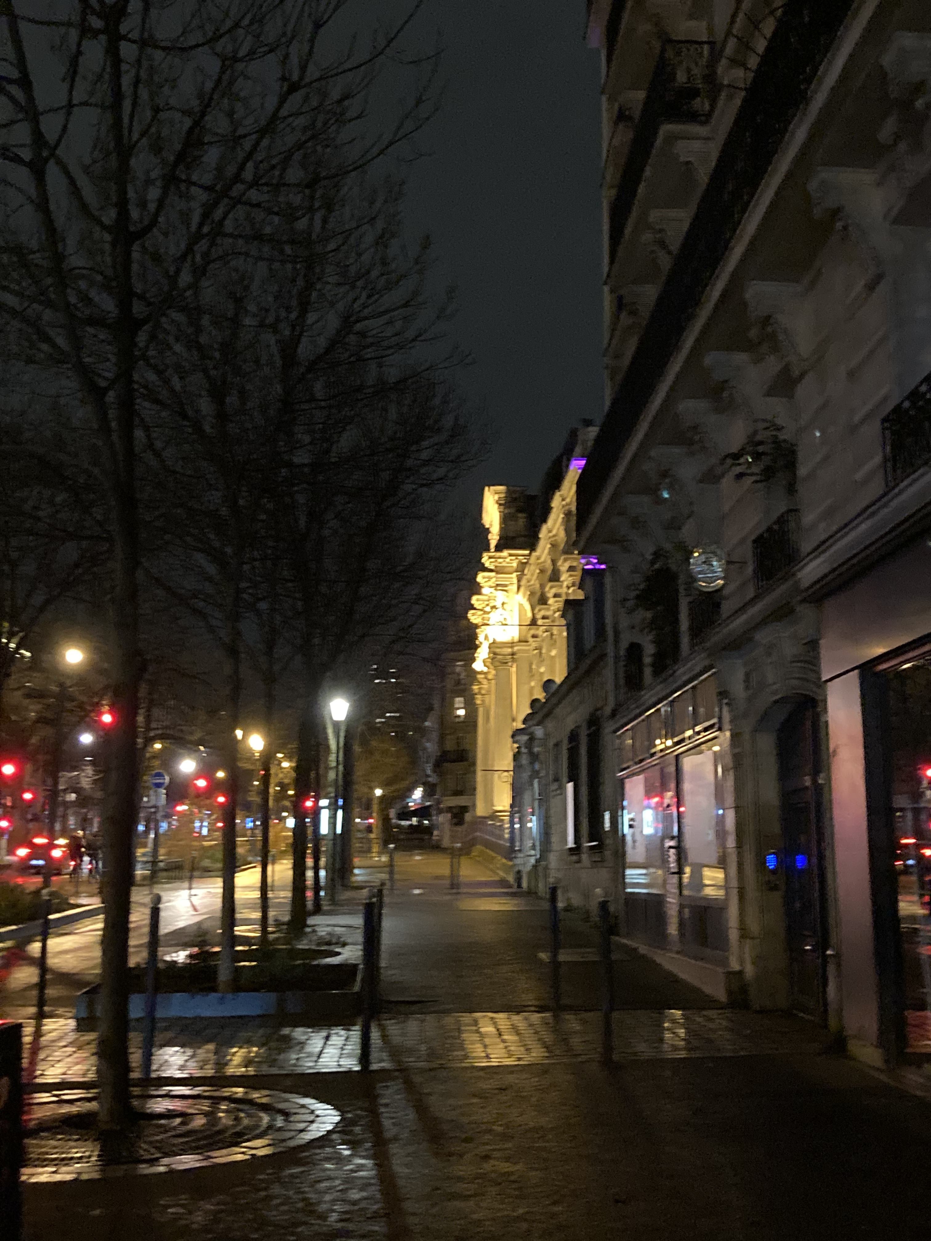Chambre dans petit appartement haussmannien Photo principale
