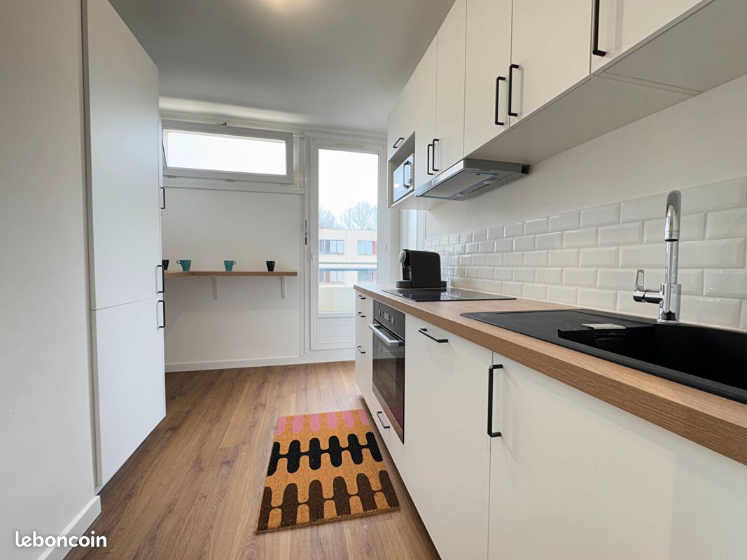 Grande chambre colocation féminine Bourg L'evesque Photo principale