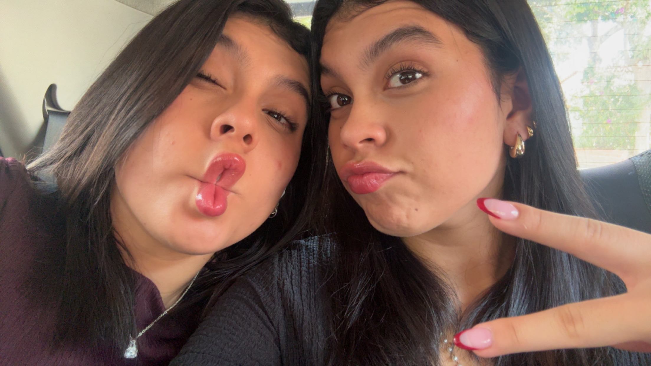 Dos hermanas buscan un compañero de piso en París Photo principale