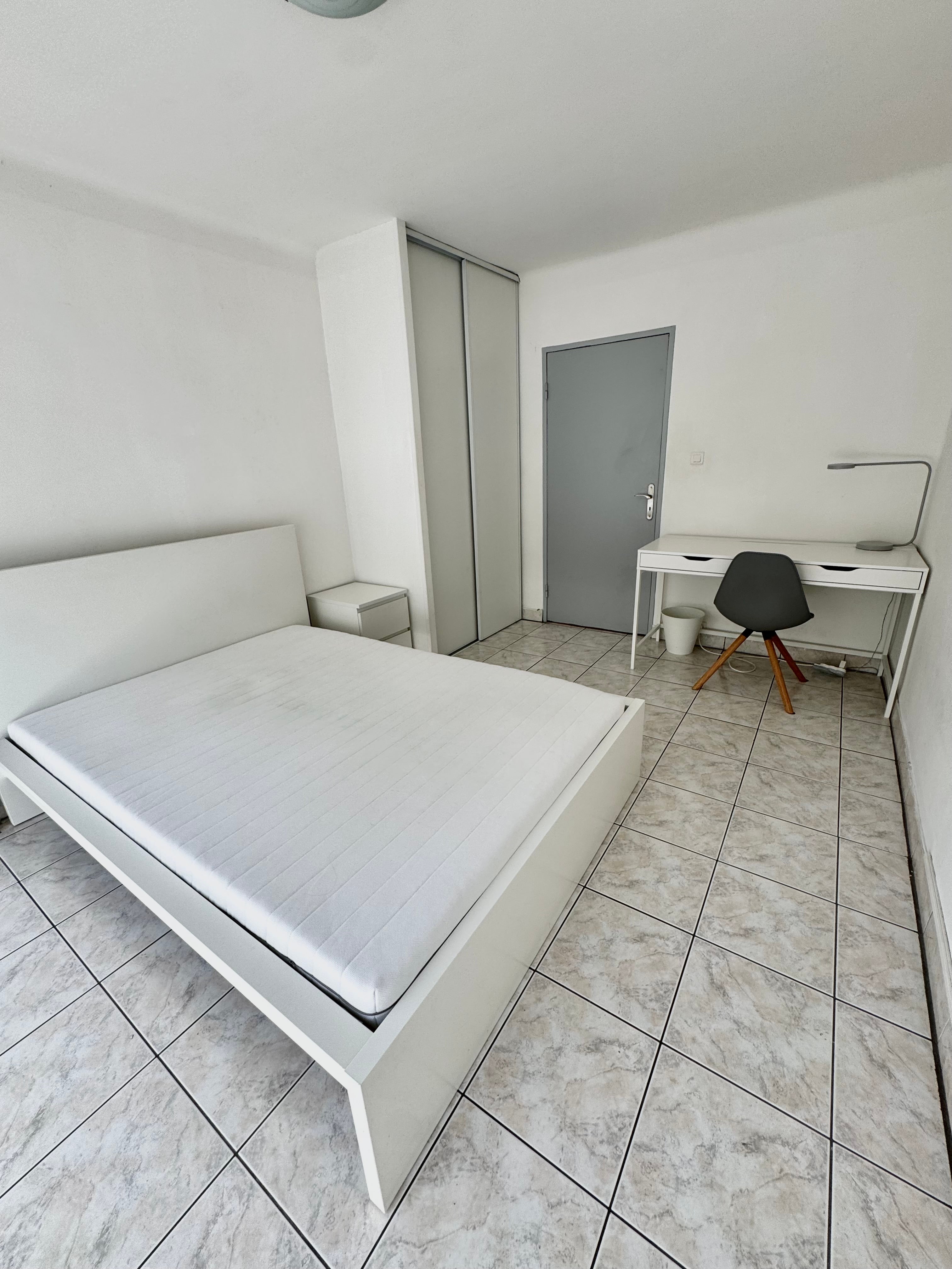 Chambre lumineuse dans T4 spacieux Photo principale