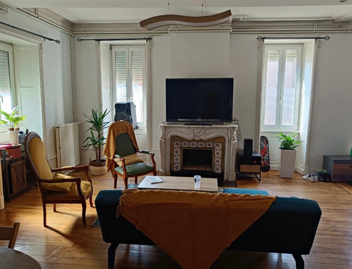 490€ cc dans 125 m2 à Nivolas Vermelle Photo principale