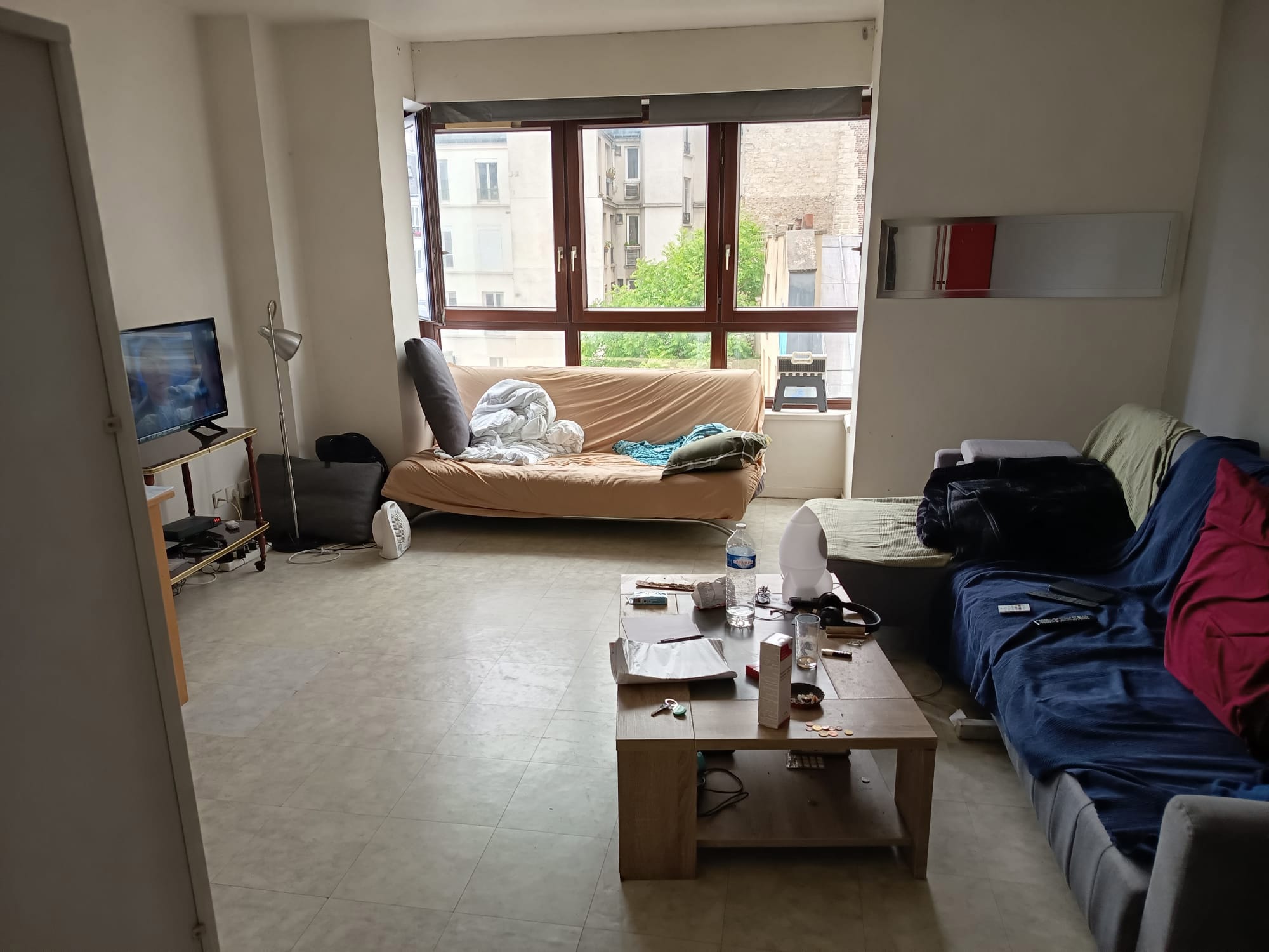 Studio meublé à partager avec moi à Paris 20  Photo principale