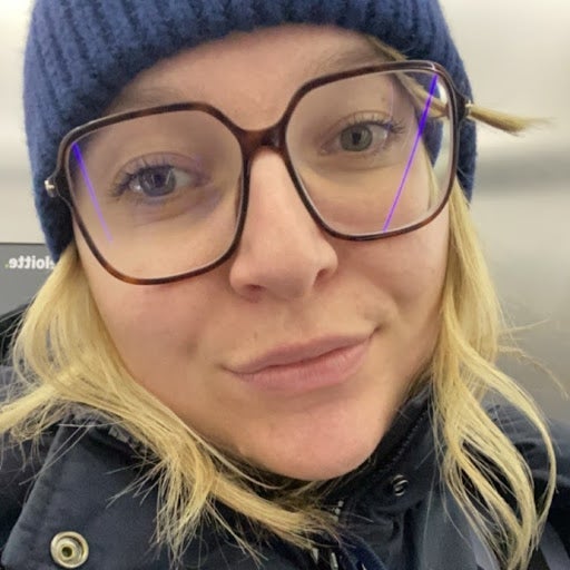 Bonjour, Je suis une jeune active (27 ans) q... Photo principale