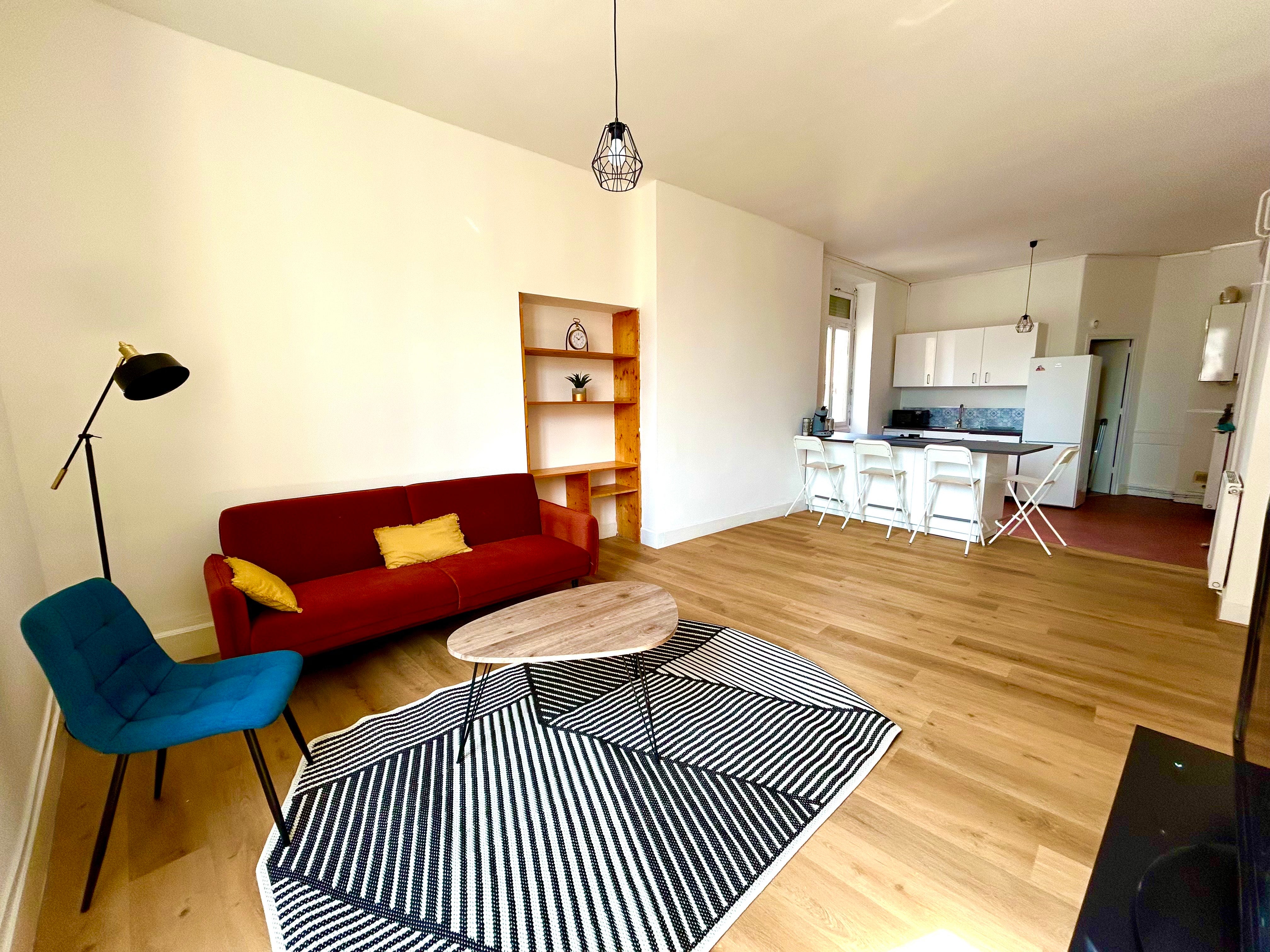 Colocation dans un duplex situé au centre-ville Photo principale
