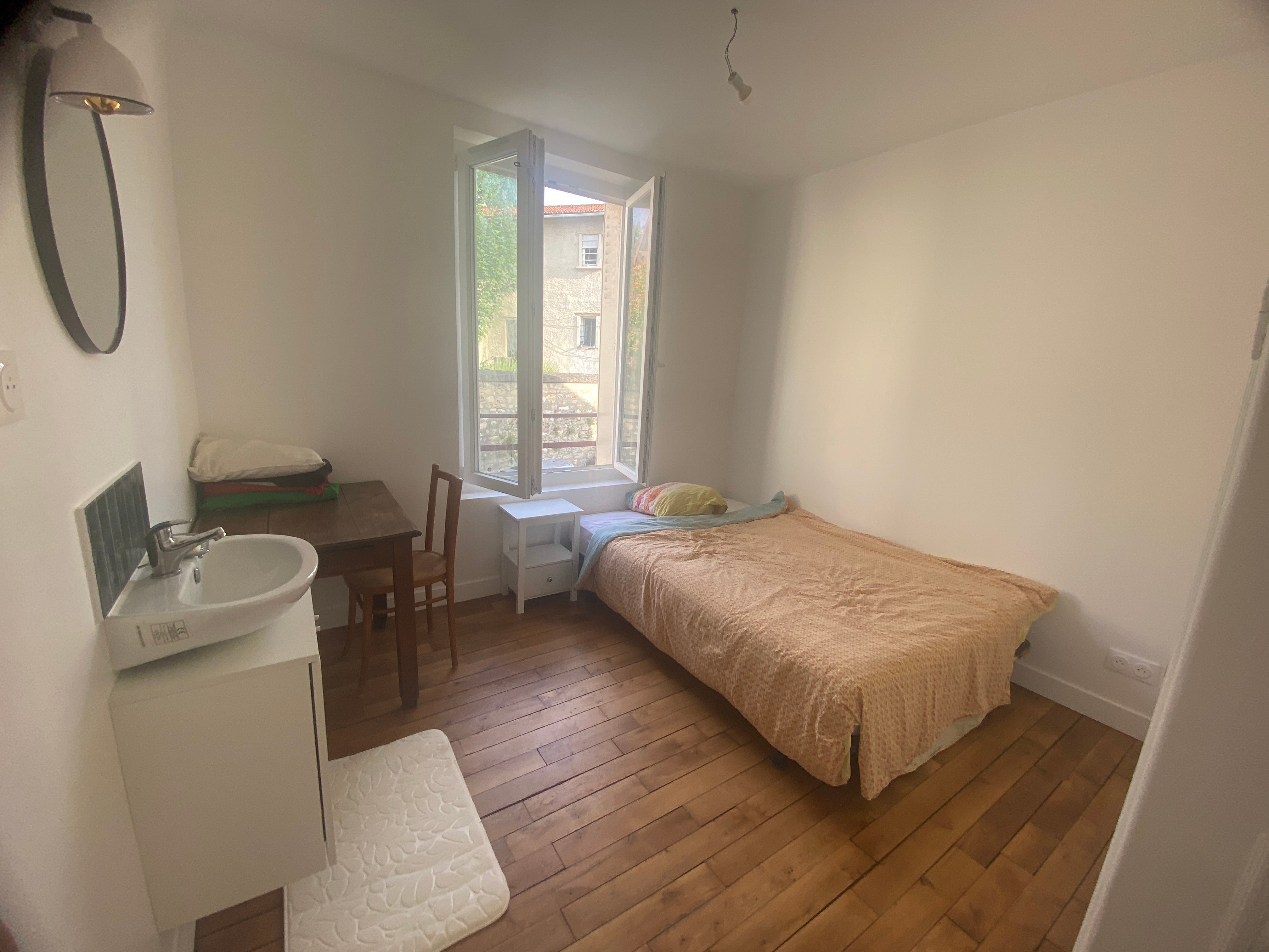 Chambre disponible dans une charmante maison refai Photo principale
