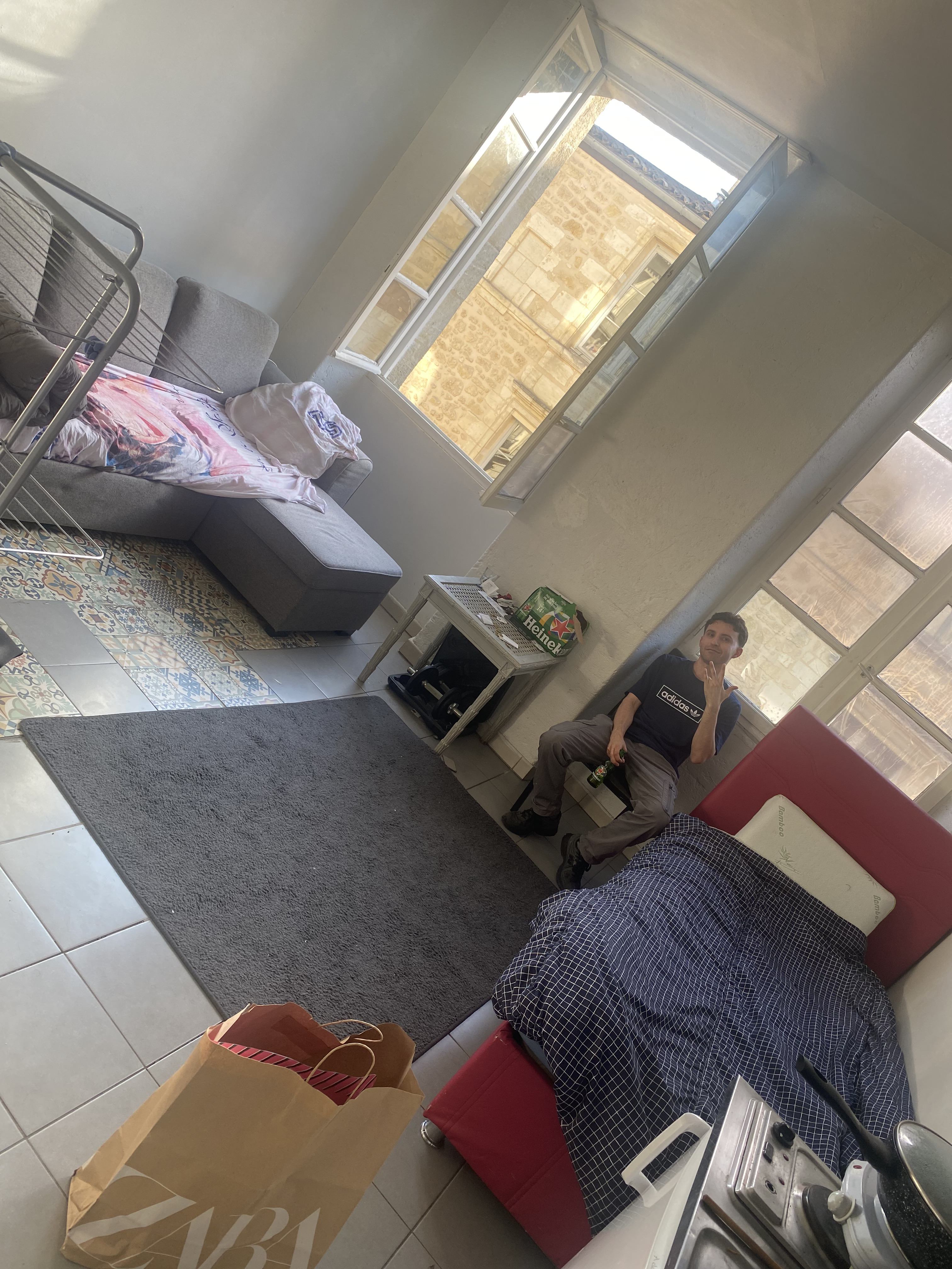 Je cherche une colocataire pour mon studio situé à Photo principale