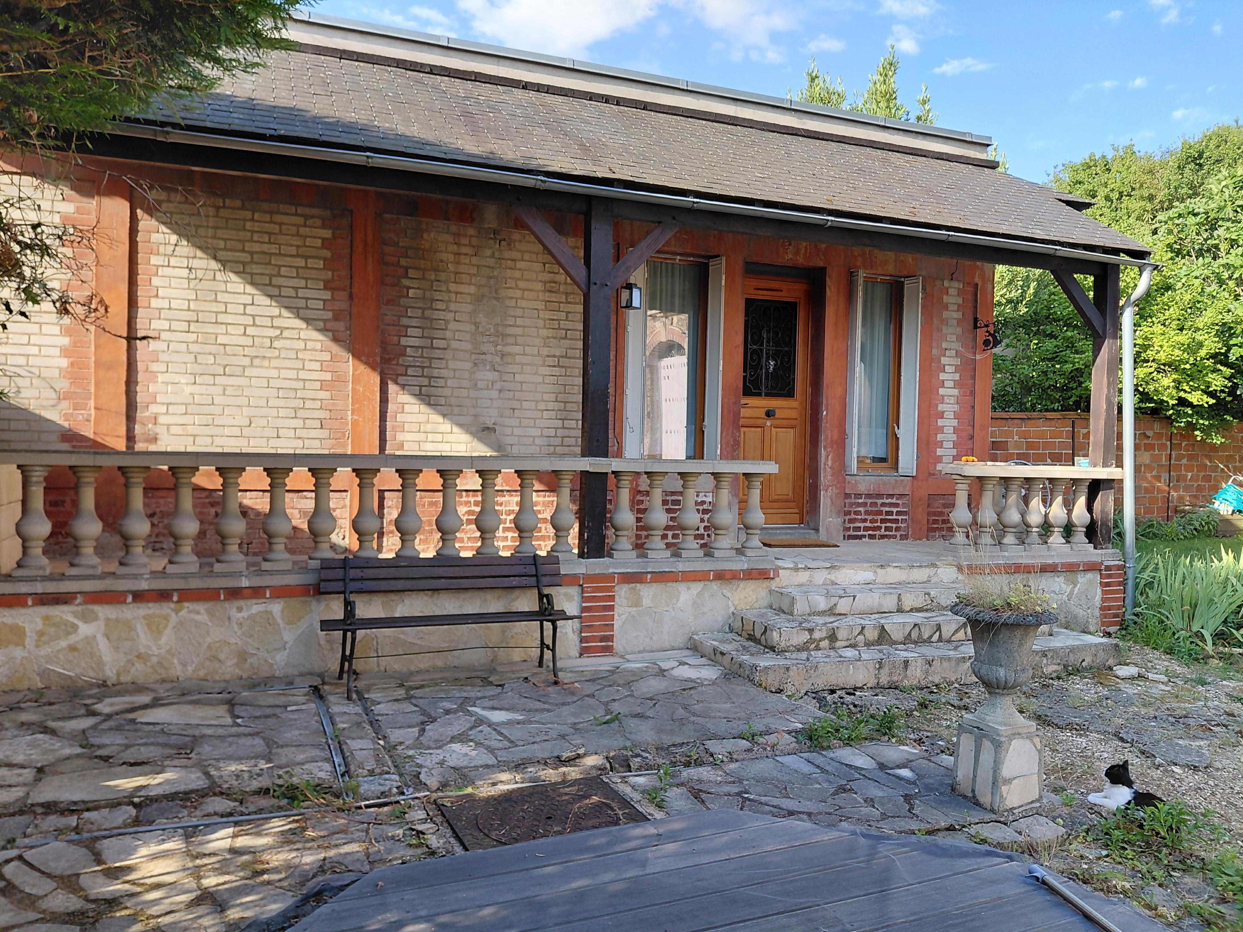 Petite maison indépendante près du rerE Photo principale