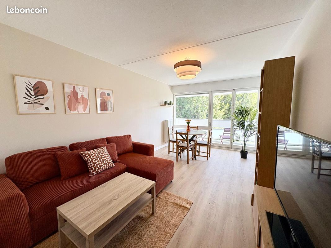 Chambre meublée et confortable avec balcon Photo principale
