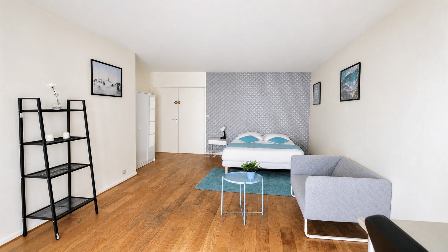 Chambre grande et chaleureuse – 24m² Photo principale