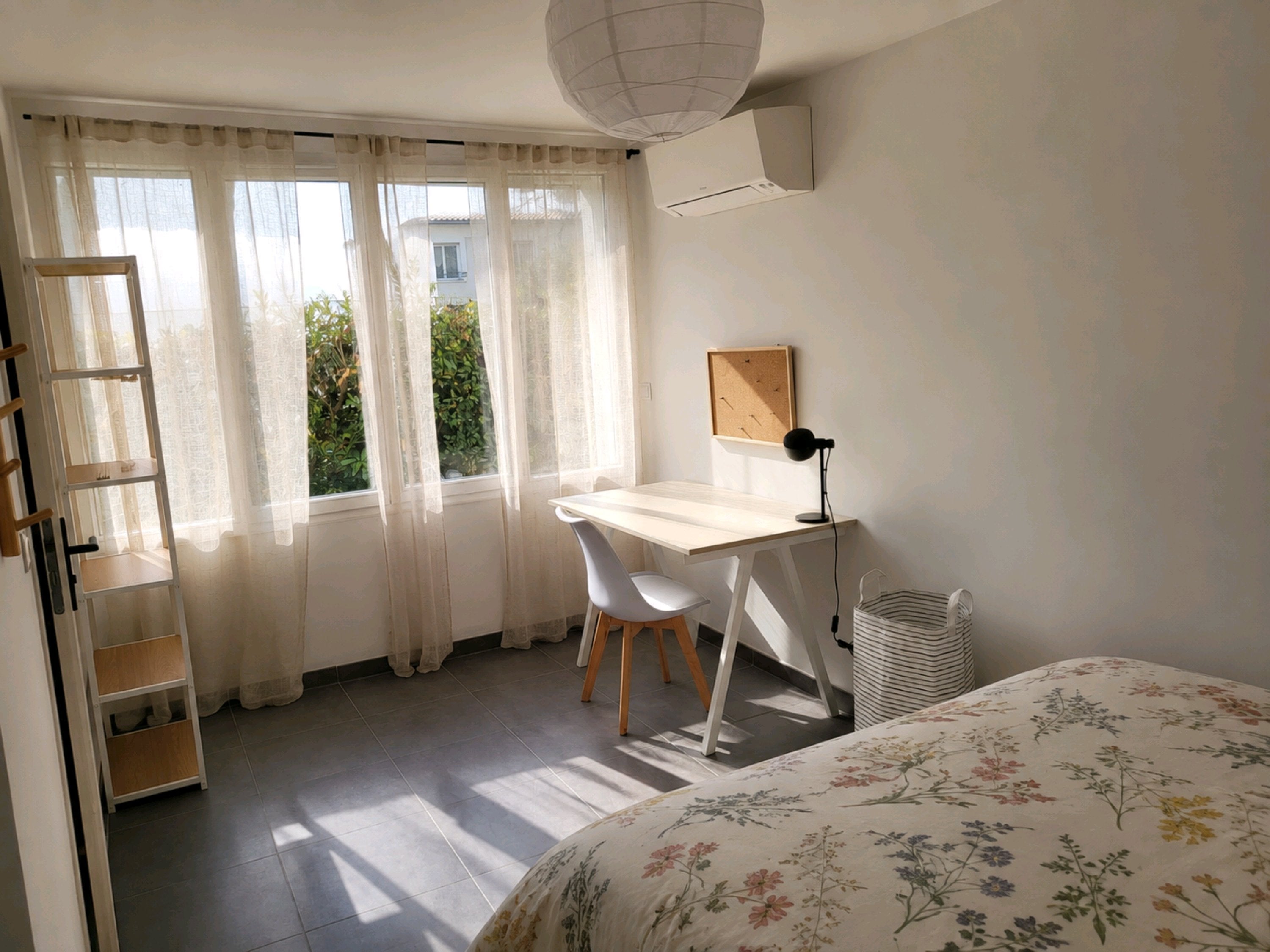 Chambre climatisée avec SDB et WC privés  Photo principale