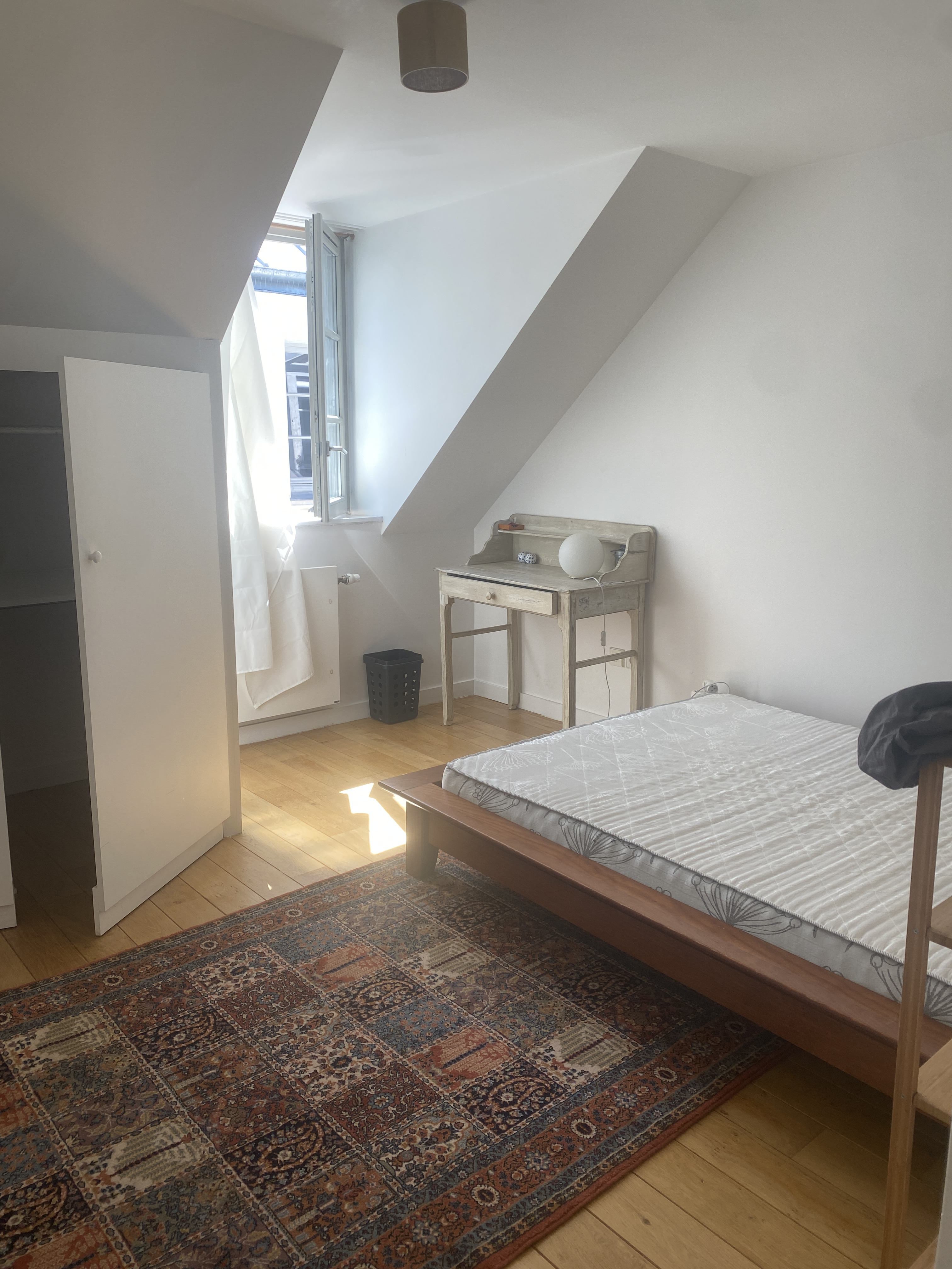 Room for 1 year minimum  Photo principale