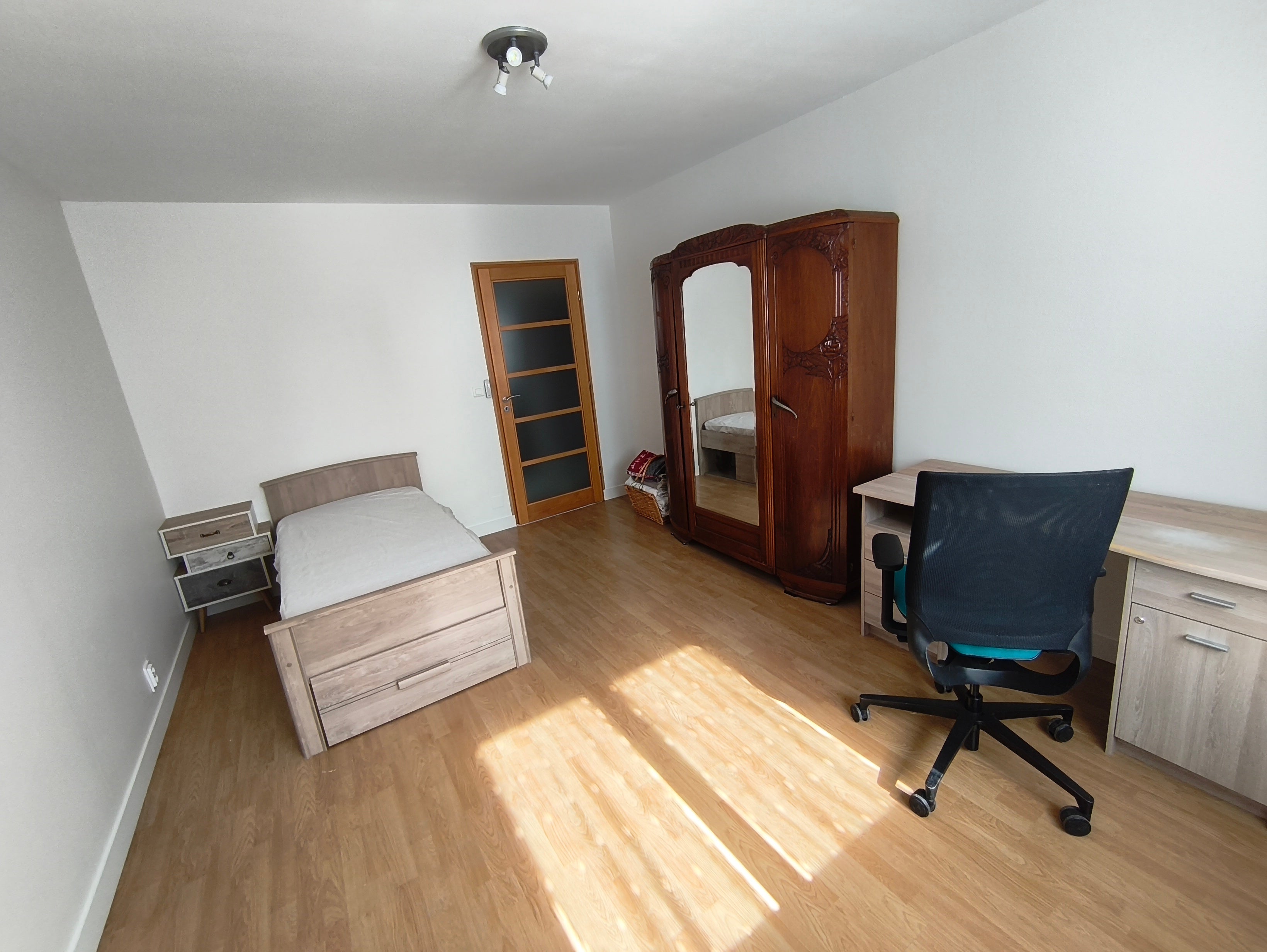 3 chambres encolocation dans grande maison Photo principale