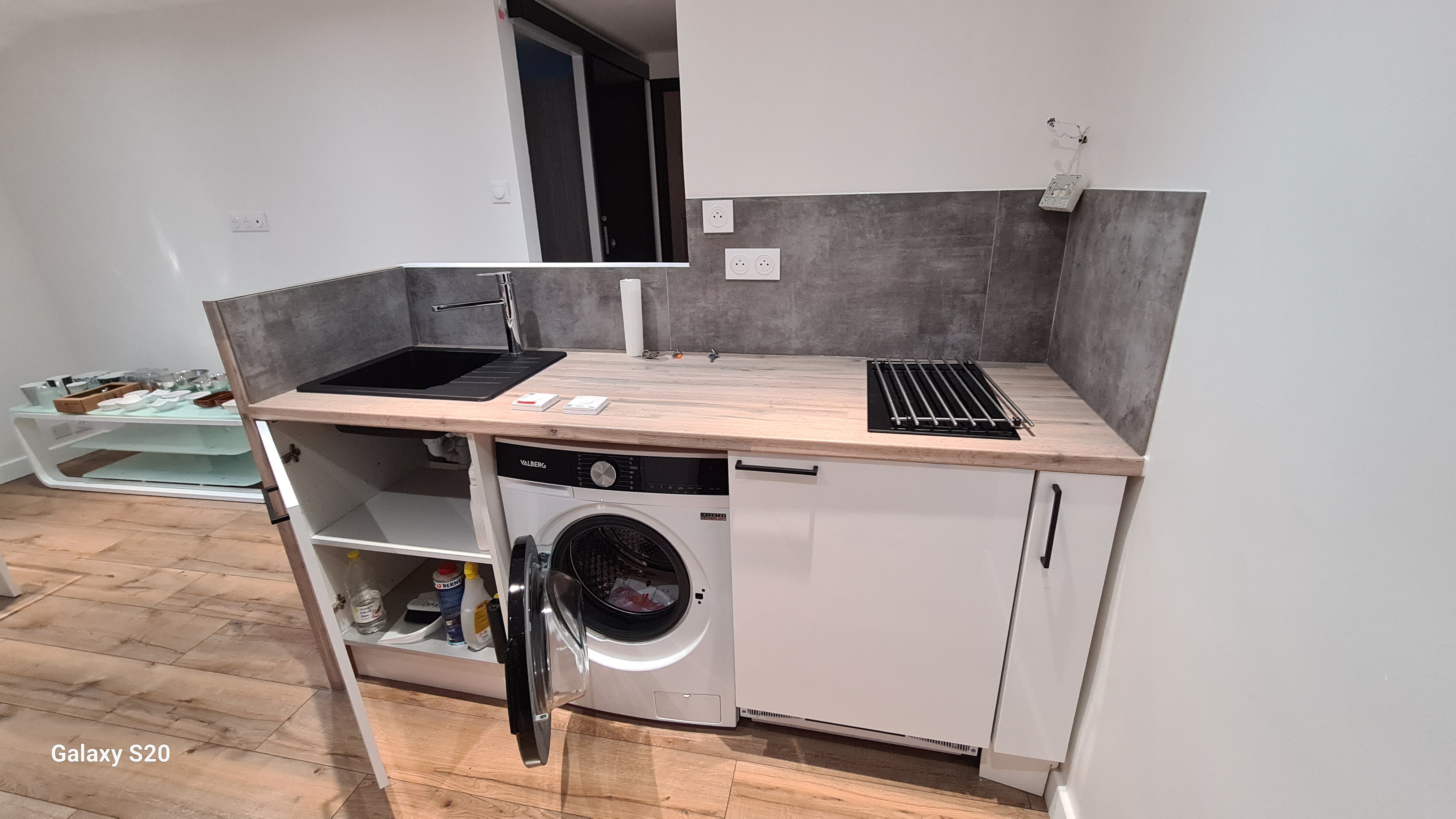 Charmant studio meublé 33 m² avec chambre séparée  Photo principale